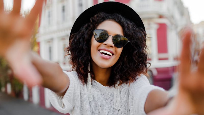 Przegląduj świat z klasą – Okulary przeciwsłoneczne Prada dla kobiet